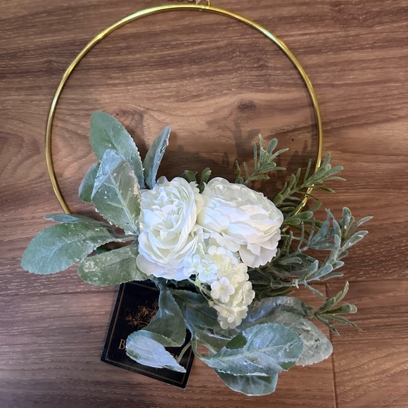 Home Decor Gold Wreath with White Flowers - Picture 1 of 3